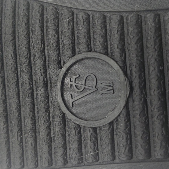 1237- Victoria's Secret Slippers Size M NWT - Picture 10 of 10